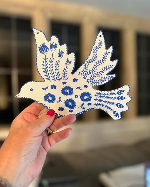 Decorate a Cut-Wood Bird in Blue and White Decorate a Cut-Wood Bird in Blue and White