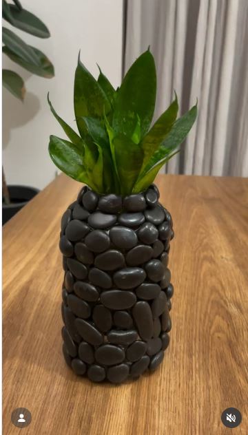 Cover a Pasta Jar With Small Stones Cover a Pasta Jar With Small Stones