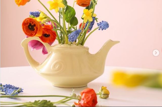 Turn a Vintage Teapot Into a Flower Frog Turn a Vintage Teapot Into a Flower Frog