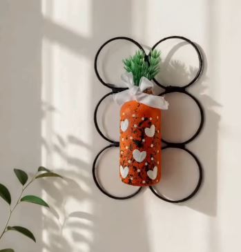 Combine an Empty Bottle and Old Bangles as Wall Décor Combine an Empty Bottle and Old Bangles as Wall Décor