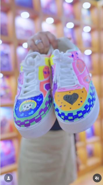 Draw Bold Patterns With Acrylic Paint Markers