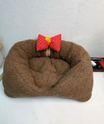 Make a Soft Pet Bed From a Large Pair