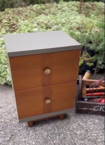 Paint a Small Nightstand in One Calm Colour Paint a Small Nightstand in One Calm Colour