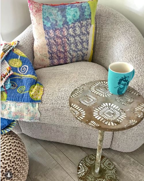 Refresh a Pedestal End Table with Stencilled Texture