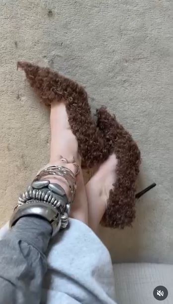 Soften Old Heels With Lace and Pearls
