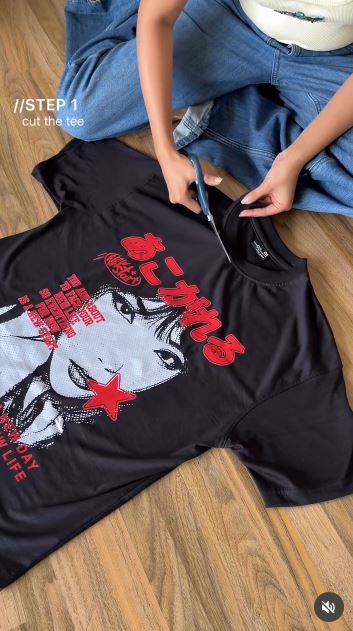 Turn an Oversized Graphic Tee Into a Tie-Front Top Turn an Oversized Graphic Tee Into a Tie-Front Top