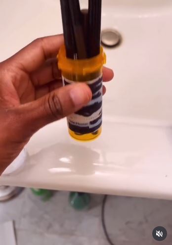 Turn the Bottle Neck Into a Reclosable Pour Spout Turn the Bottle Neck Into a Reclosable Pour Spout