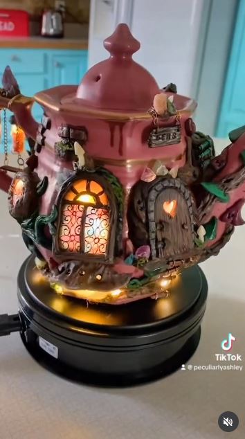 Create a Miniature Fairy Garden Inside a Teapot Create a Miniature Fairy Garden Inside a Teapot