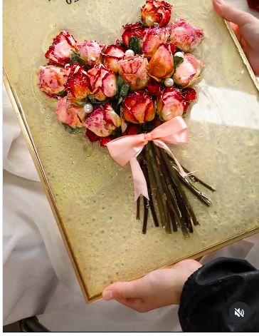 Preserve Meaningful Petals Inside a Resin Frame Preserve Meaningful Petals Inside a Resin Frame