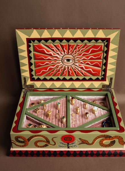 Refinish a Jewelry Box with Bold Serpent Folk Art Refinish a Jewelry Box with Bold Serpent Folk Art