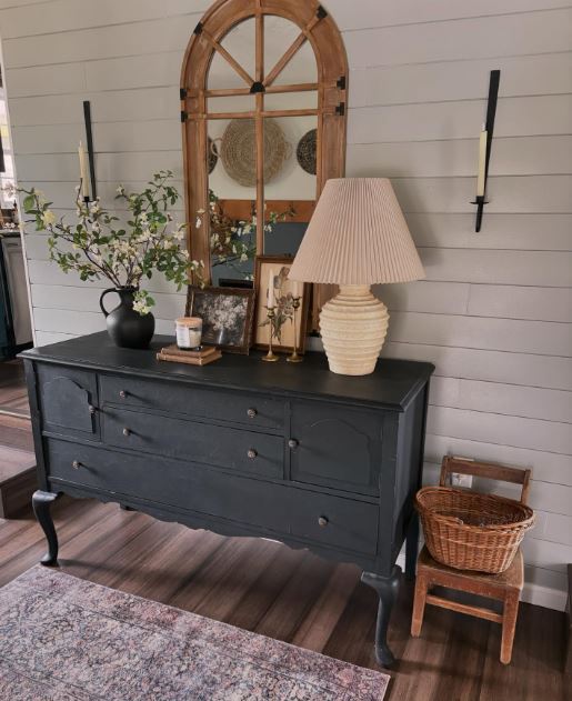 Paint a Curved Vintage Buffet in Deep Charcoal Paint a Curved Vintage Buffet in Deep Charcoal