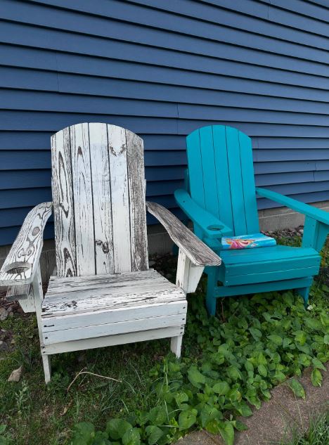 Rescue a Weathered White Chair with Bright Turquoise Paint Rescue a Weathered White Chair with Bright Turquoise Paint