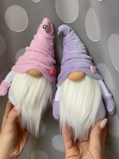 Turn Soft Pastel Socks into Two Small Gnomes Turn Soft Pastel Socks into Two Small Gnomes