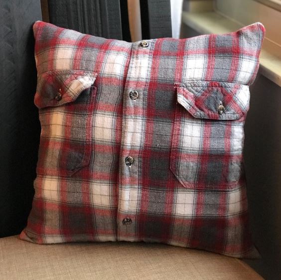 Preserve the Collar and Pocket on a Flannel Cushion Preserve the Collar and Pocket on a Flannel Cushion