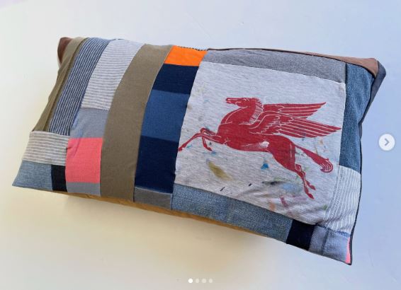 Sew a Two-Sided Cushion With Shirt Fabric and Denim Sew a Two-Sided Cushion With Shirt Fabric and Denim
