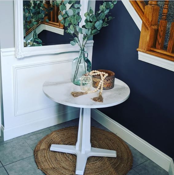 Add Colourful Veining to a Hand-Painted Table