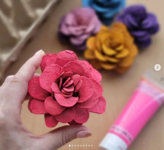 Turn Egg Carton Cups Into a Flower Bouquet Turn Egg Carton Cups Into a Flower Bouquet